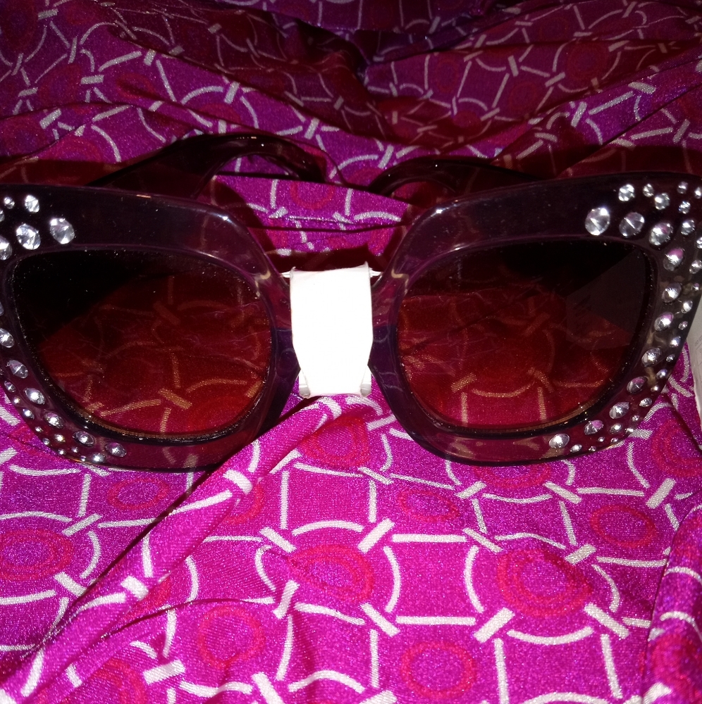 SUNGLASSES 😎 - Picture 1 of 4